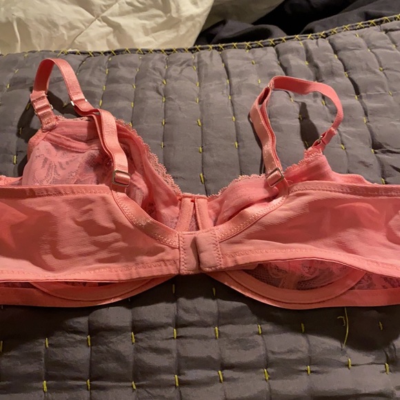 Pink bra and panty set - Picture 3 of 5